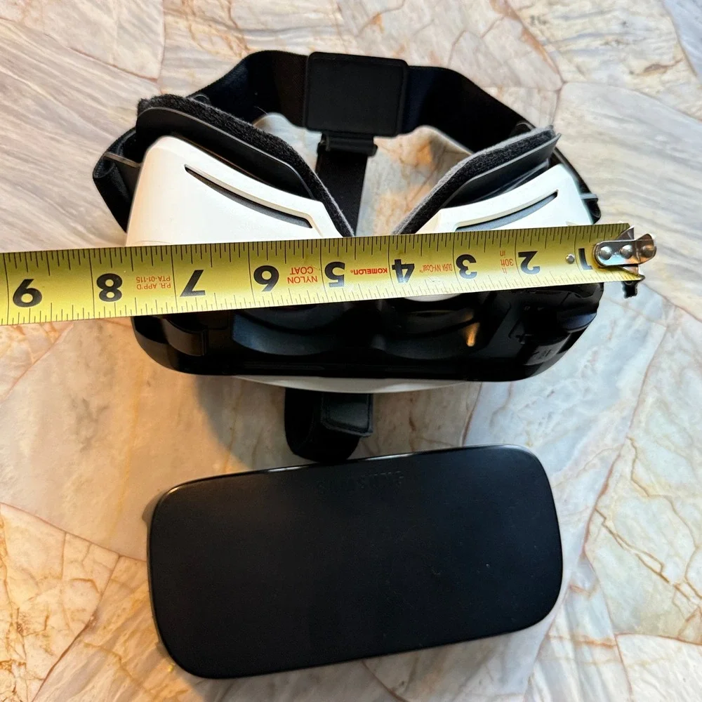 Samsung‎ Gear VR SM R322 Powered by Oculus Virtual Reality Headset White